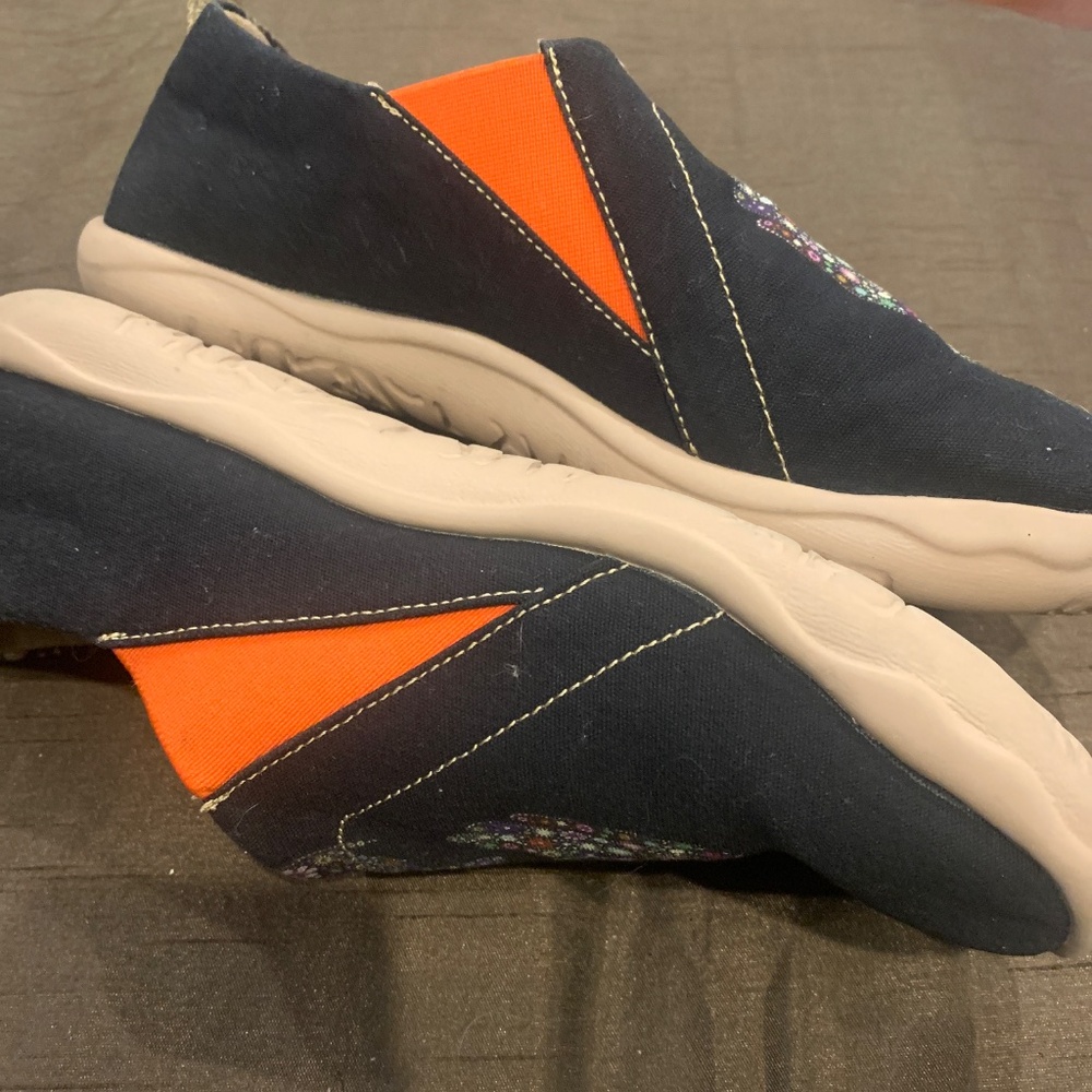 Uno Toledo l slip ons  “pray for goodness” - Picture 5 of 8